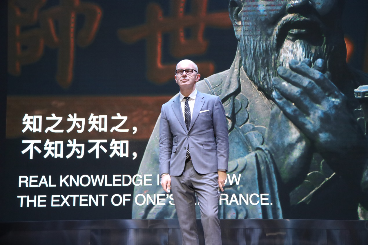 自貢市外國(guó)語(yǔ)學(xué)校--教育資源多元化，大師解惑談創(chuàng)新