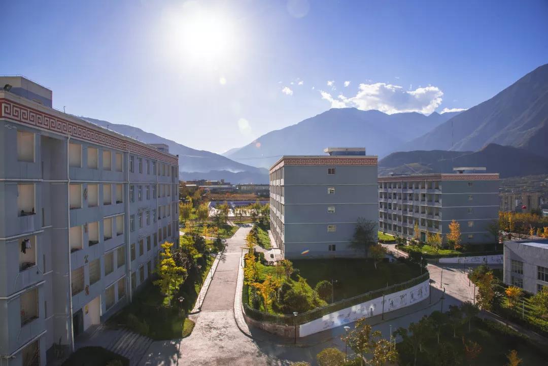 茂縣中學校園風采