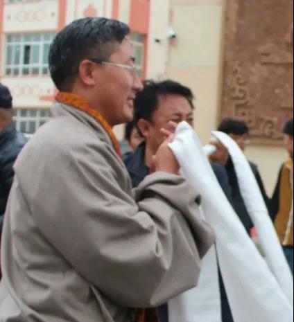 厲害了，央視媒體走進(jìn)若爾蓋藏文中學(xué)