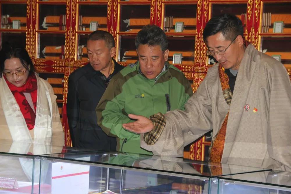 厲害了，央視媒體走進(jìn)若爾蓋藏文中學(xué)