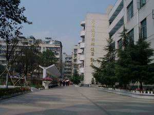 成都市第十七中學(xué)2018年中考分?jǐn)?shù)線是多少？