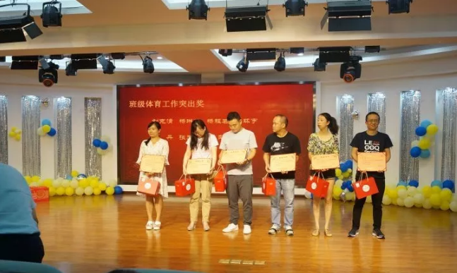 川師大實驗外國語學(xué)?！娭境沙牵賱?chuàng)輝煌