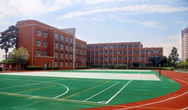 四川師范大學(xué)附屬中學(xué)外國(guó)語(yǔ)學(xué)校地理位置在哪里？