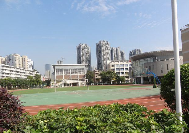 四川大學附屬中學地理位置和咨詢電話是？