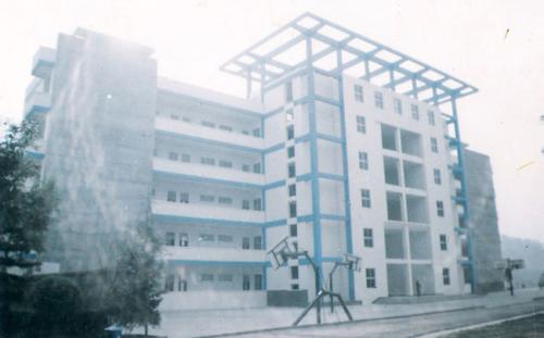甘洛中學院校環(huán)境 甘洛中學院校環(huán)境