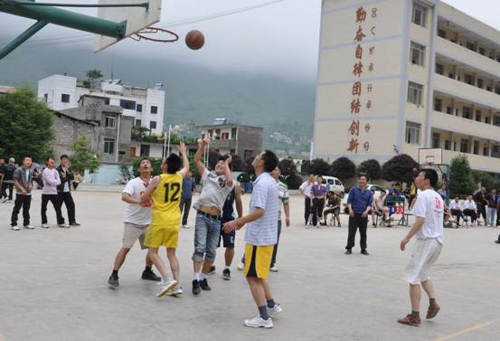 雷波民族中學(xué)地址在哪里？