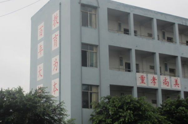 隆昌九中環(huán)境怎么樣？