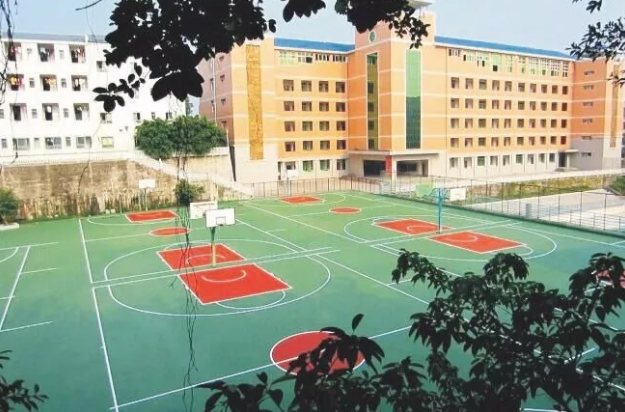 渠縣中學(xué)地理位置在哪兒？