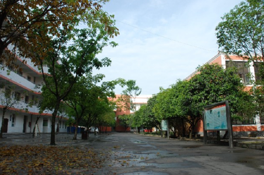 大邑中學聯(lián)系方式是多少？