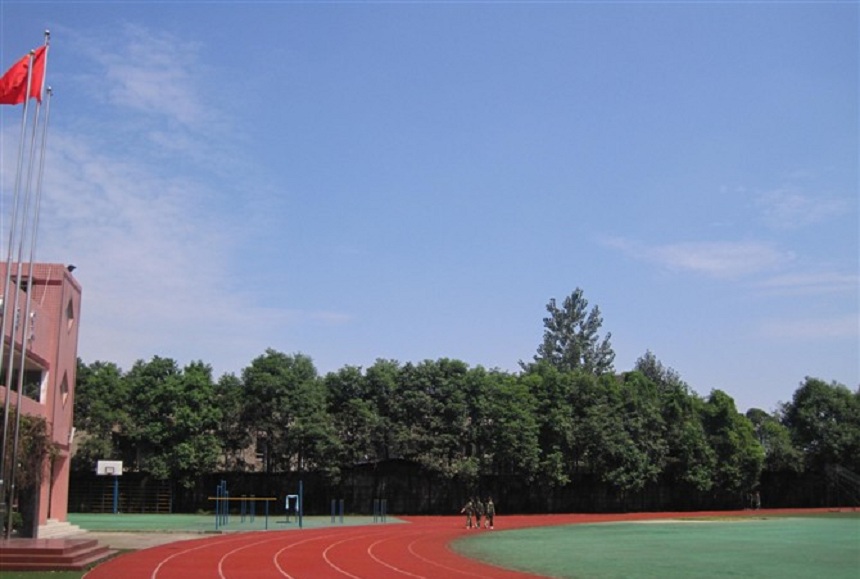 成都三十六中環(huán)境好不好？住宿呢？