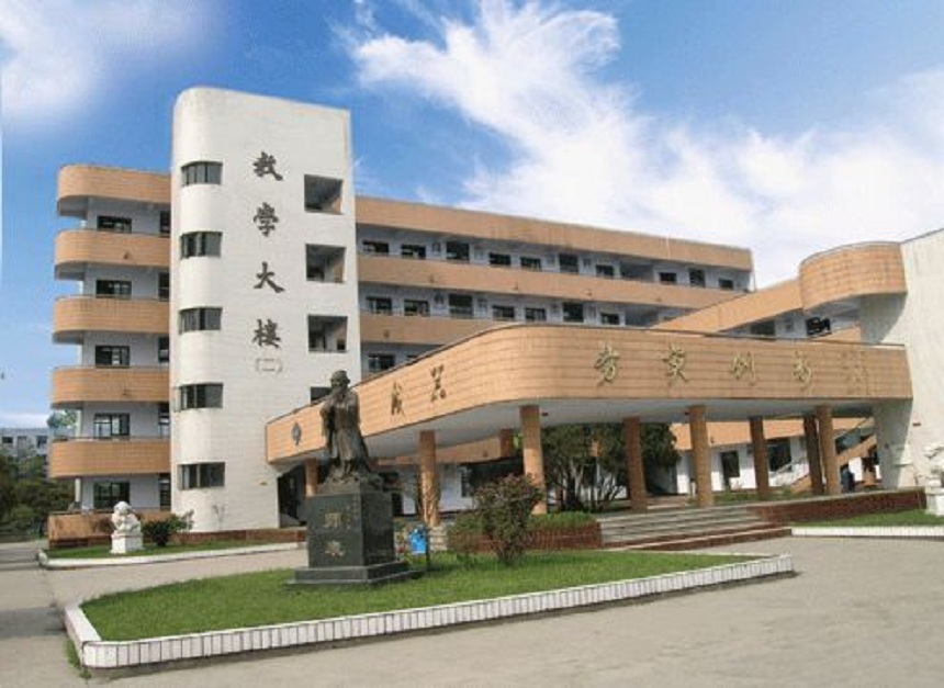 西南交通大學(xué)附屬中學(xué)學(xué)校環(huán)境好不好？