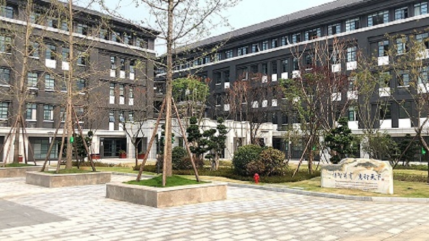 成都第二十中學校園環(huán)境好不好、怎么樣？