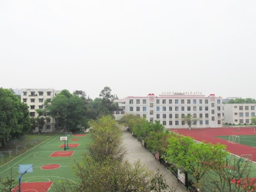 青白江中學環(huán)境好不好？