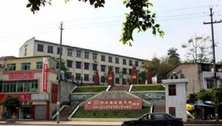 資陽外國語學校環(huán)境、教學設(shè)施好不好？