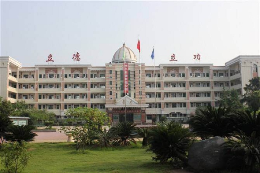 伍隍中學(xué)師資怎么樣？