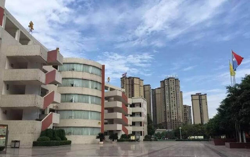 華興中學是民辦嗎？