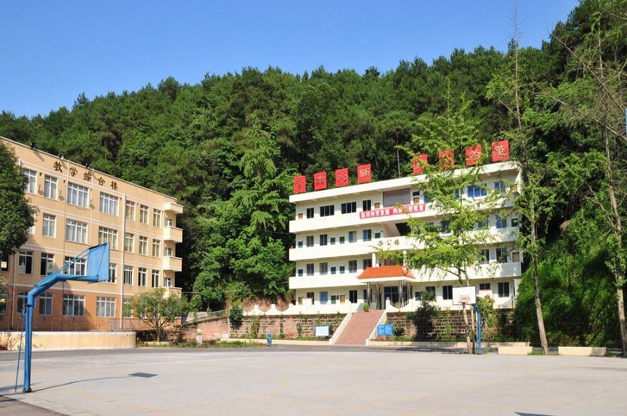 樂山四中地址在哪里？