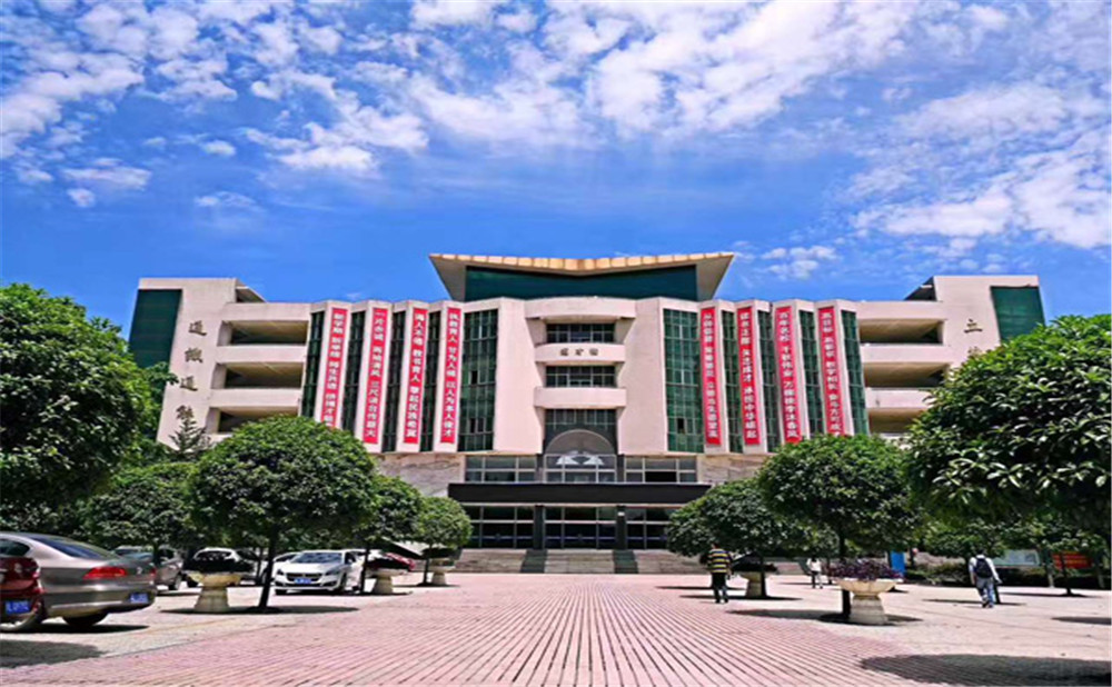五通橋中學校園環(huán)境怎么樣？