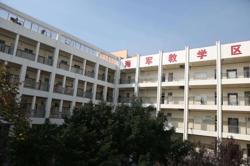 東汽八一中學宿舍、食堂環(huán)境怎么樣？