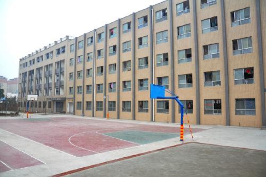 德陽東電中學(xué)是不是公辦高中？