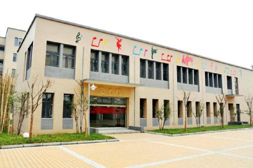 德陽東電中學(xué)校園環(huán)境好不好？宿舍環(huán)境怎么樣？