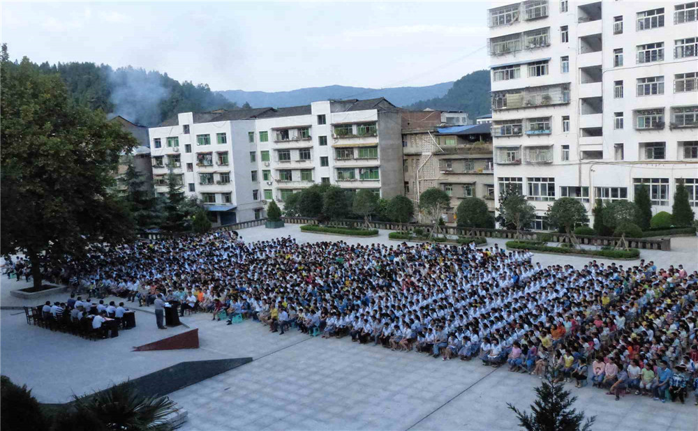 平昌縣響灘中學(xué)學(xué)校地址在哪里？