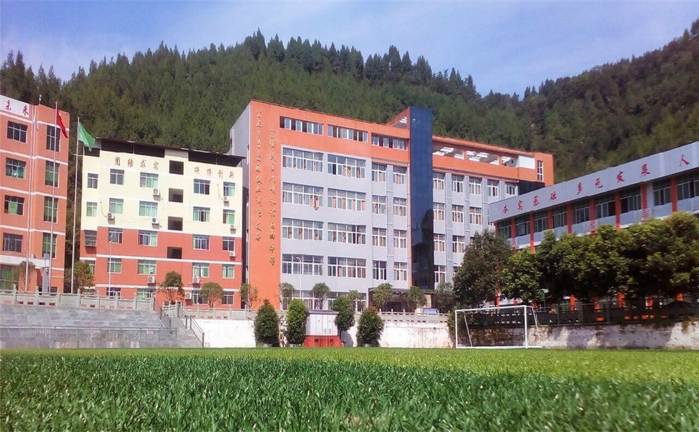 平昌縣駟馬中學(xué)學(xué)校環(huán)境怎么樣？