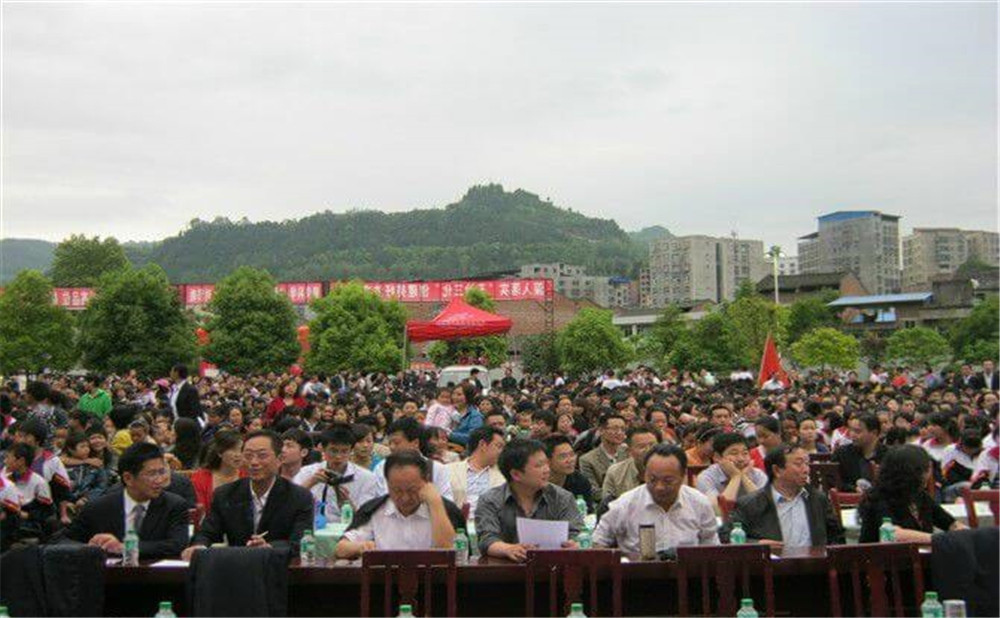 平昌縣駟馬中學(xué)學(xué)校詳細(xì)地址在哪里？