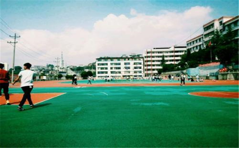 通江縣實驗中學校園環(huán)境如何？