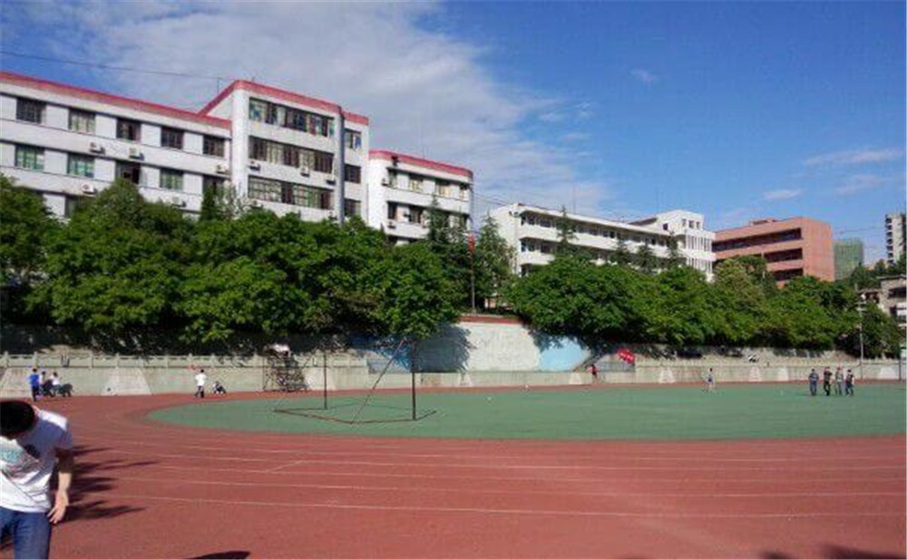 通江縣實驗中學校園環(huán)境如何？