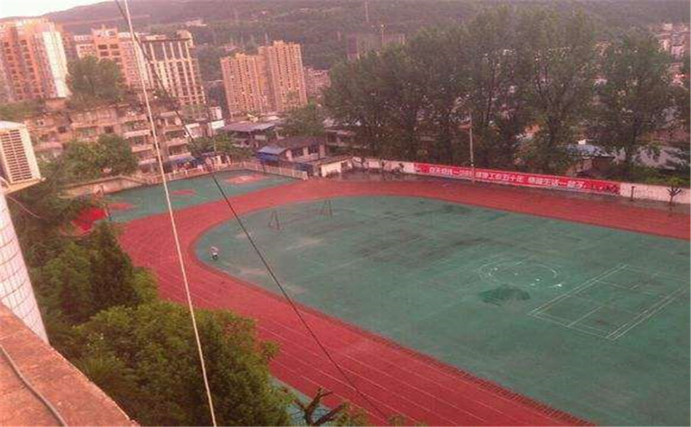 通江縣實驗中學學校詳細地址在什么地方？