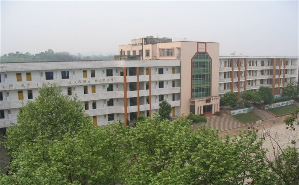 瀘州市納溪區(qū)護(hù)國(guó)中學(xué)環(huán)境怎么樣？