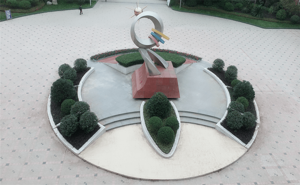 內(nèi)江六中是公辦學校嗎？