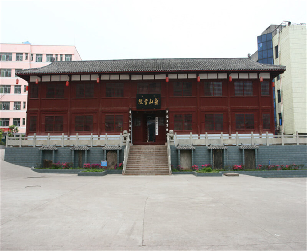 劍閣中學(xué)學(xué)校環(huán)境怎么樣？