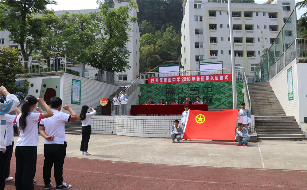 鼎山中學(xué)學(xué)校招辦電話是多少？