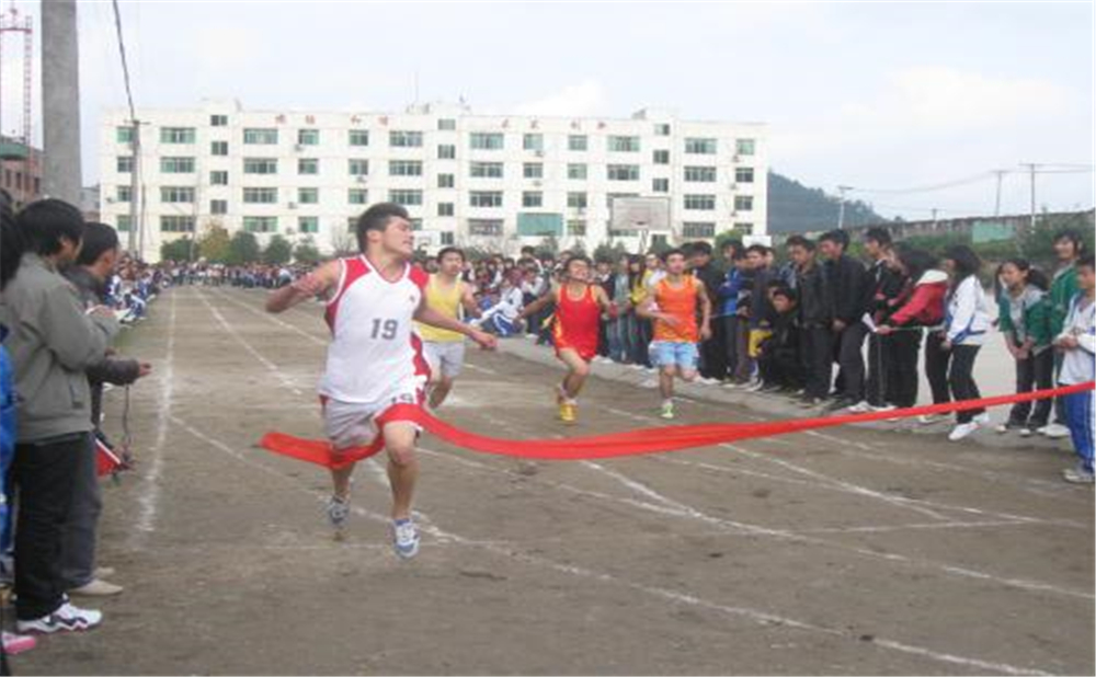 花叢中學(xué)學(xué)校詳細(xì)地址在什么地方？