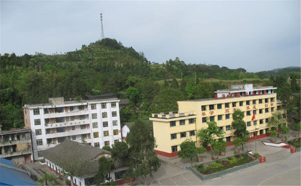 巴州區(qū)茶壩中學(xué)學(xué)校環(huán)境怎么樣？