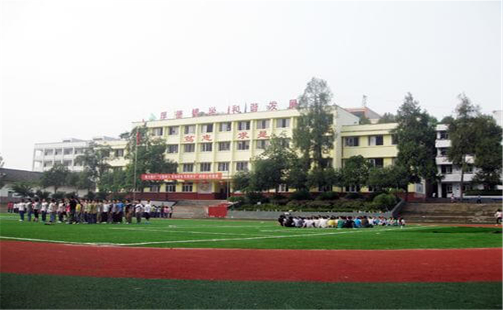 巴州區(qū)茶壩中學(xué)學(xué)校環(huán)境怎么樣？