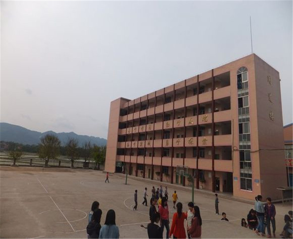 開江縣任市中學的詳細地址在什么地方？