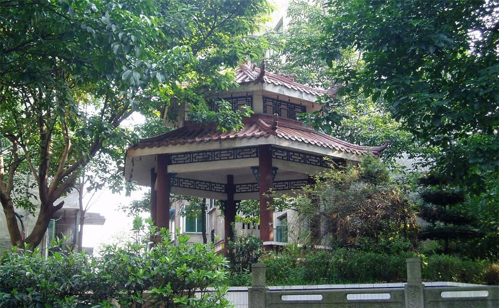 四川省鄰水中學(xué)的詳細(xì)地址在什么地方？