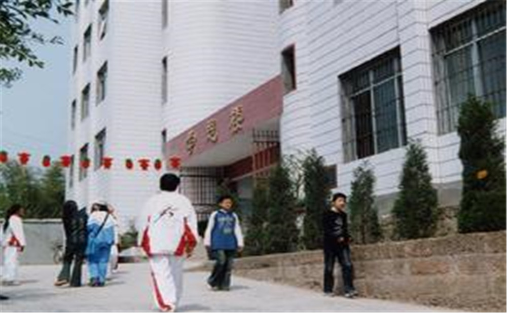 豐禾中學(xué)的詳細(xì)地址在什么地方？