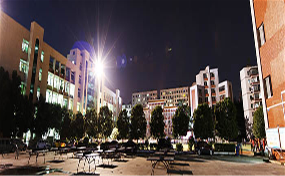 南充市白塔中學(xué)學(xué)校環(huán)境怎么樣？