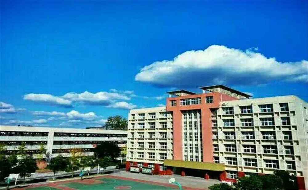 南充龍門中學學校詳細地址在什么地方？