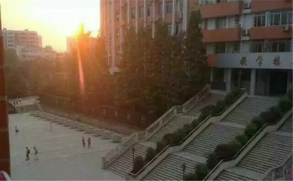 南充十一中學校環(huán)境怎么樣？