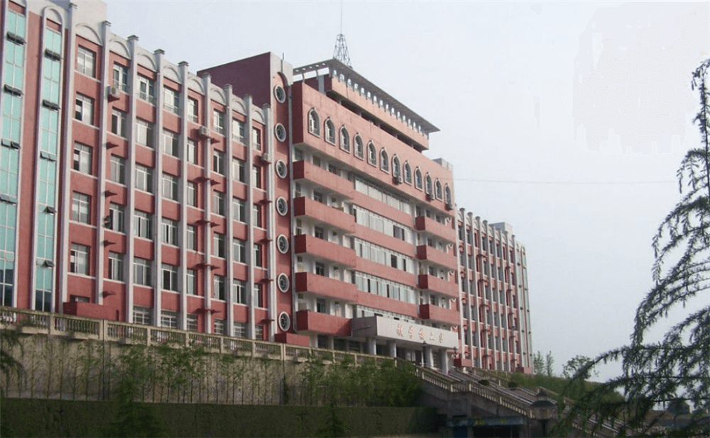 南充十一中2020年學(xué)校學(xué)費多少錢一年？