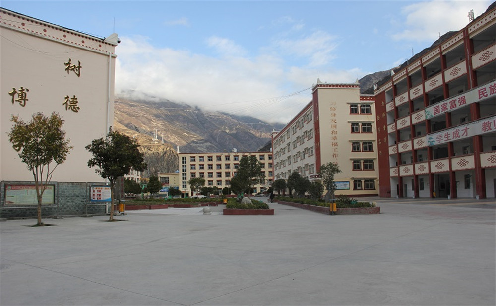 小金中學(xué)的詳細(xì)地址在什么地方？