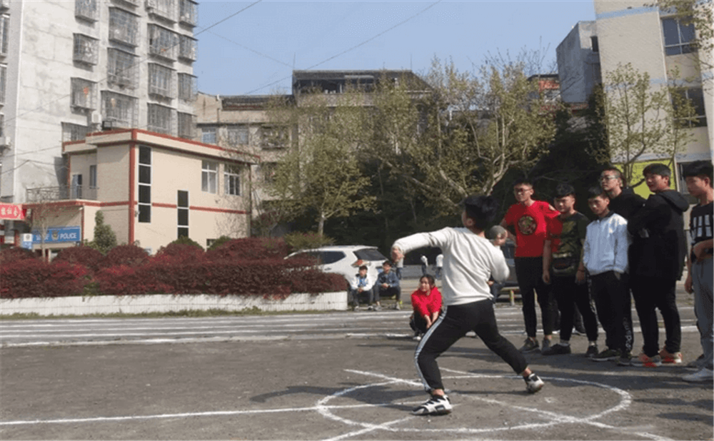 定水中學(xué)學(xué)校環(huán)境怎么樣？