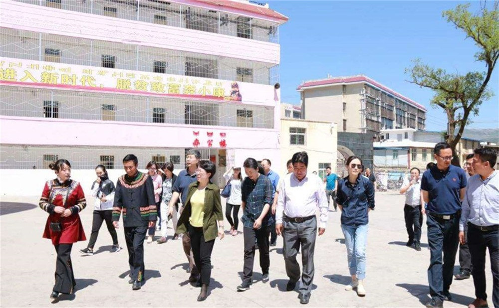 昭覺民族中學是一所公辦學校