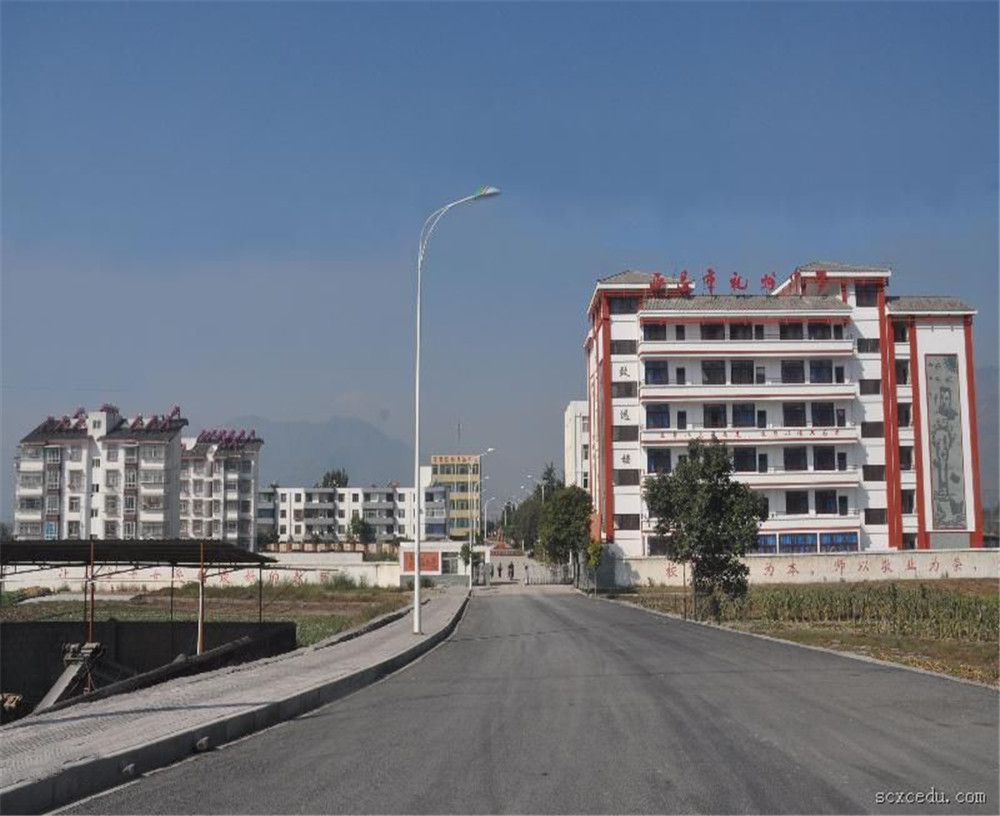 西昌市禮州中學(xué)學(xué)校招辦電話是多少？