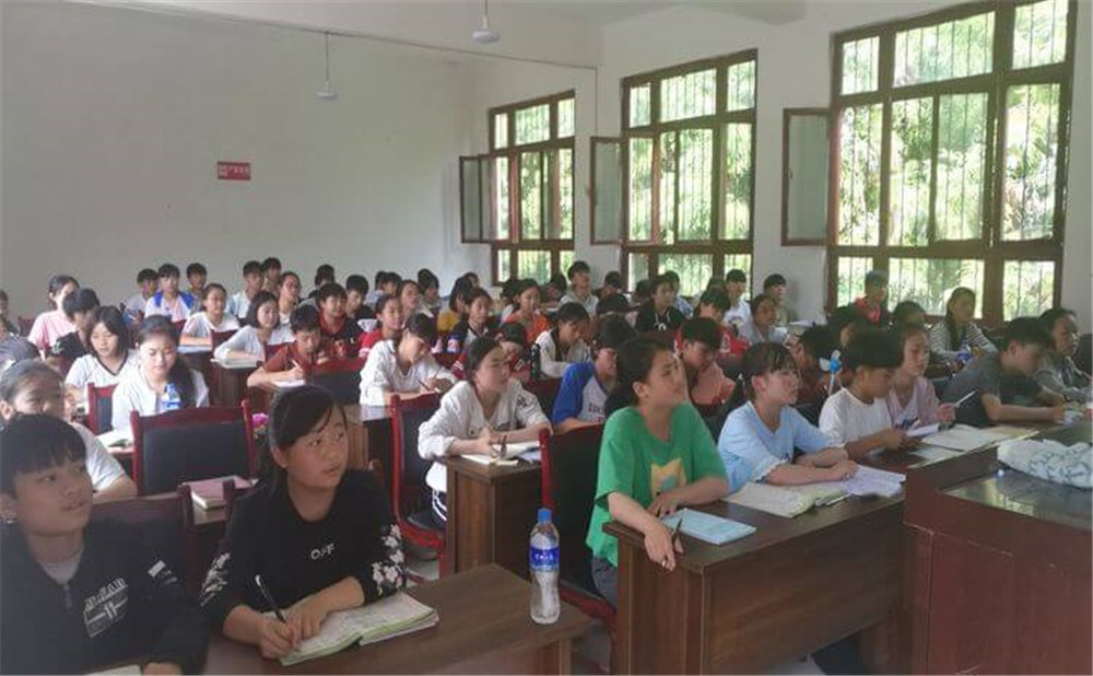 鹽源縣中學(xué)2020年的招生簡(jiǎn)章在哪看？